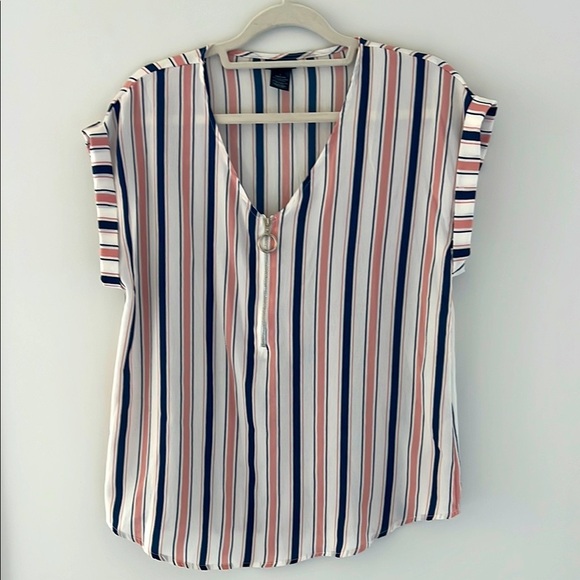 Rue21 Tops - Women’s Striped V-Neck Top size L